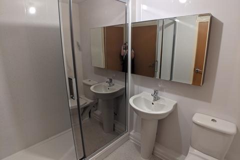 3 bedroom flat to rent, Mitford Road, Manchester M14