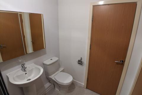 3 bedroom flat to rent, Mitford Road, Manchester M14