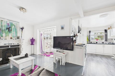 4 bedroom semi-detached house for sale, Normandy Road, Worthing, BN14 7DX