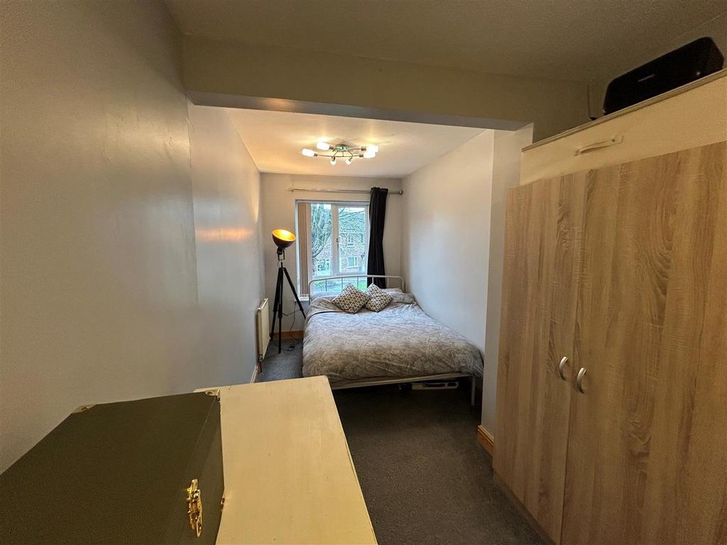 Bed 2.jpg