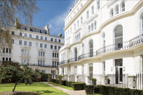 1 bedroom apartment to rent, Kensington Gardens Square, London W2