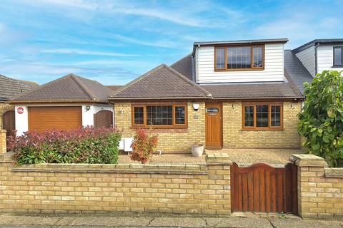 3 bedroom semi-detached house to rent, Belmont Avenue, Wickford, Essex