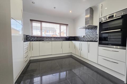 3 bedroom semi-detached house to rent, Belmont Avenue, Wickford, Essex