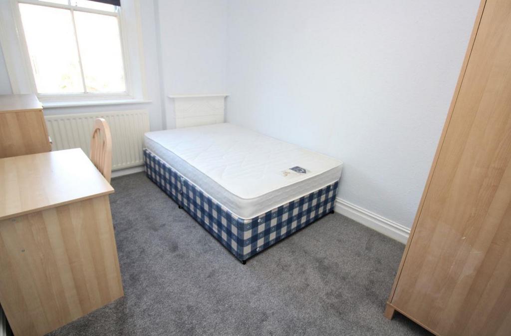 Bedroom 2.JPG