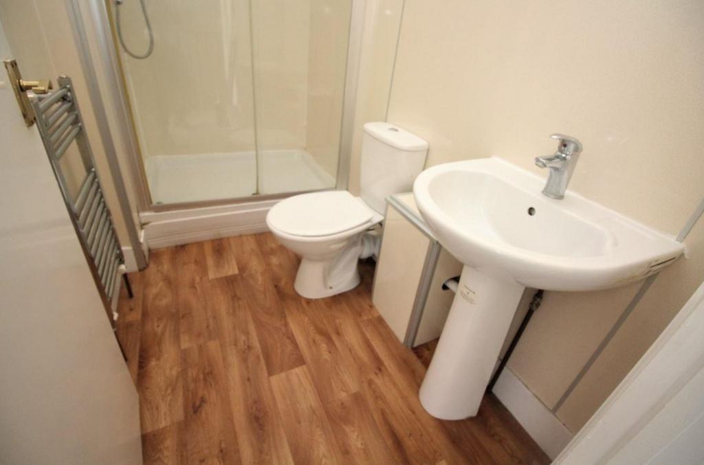 Bathroom .JPG