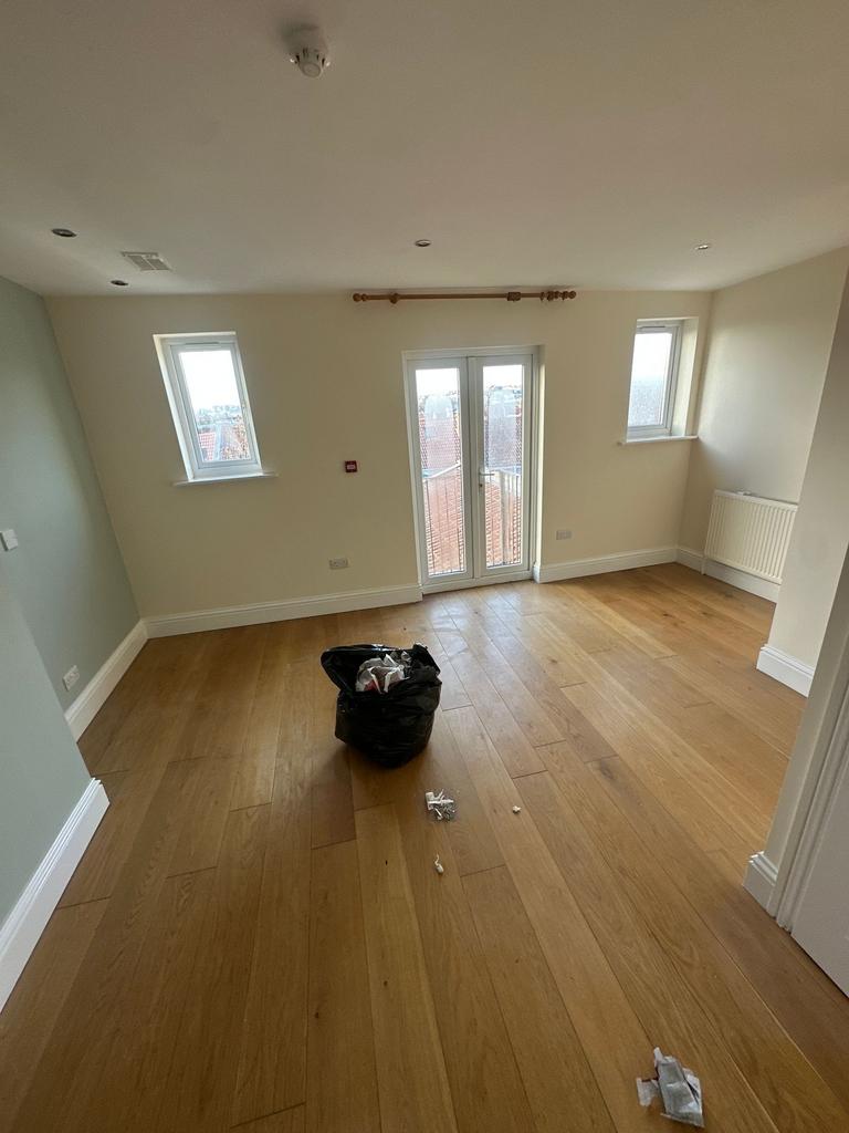 Bright, recently refurbished living room with w...