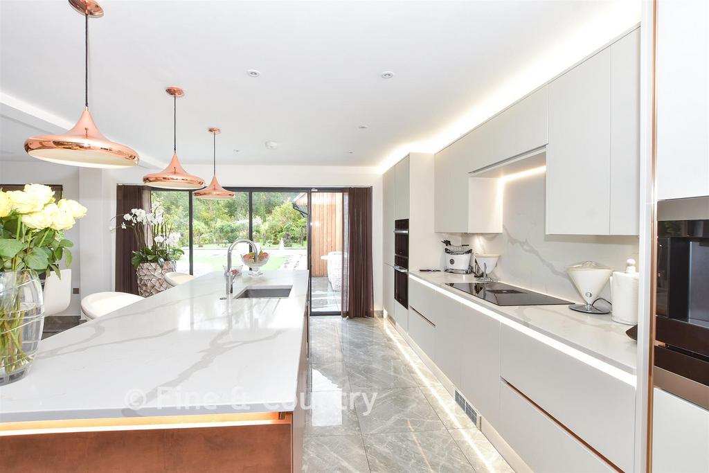 Kitchen/Dining Area