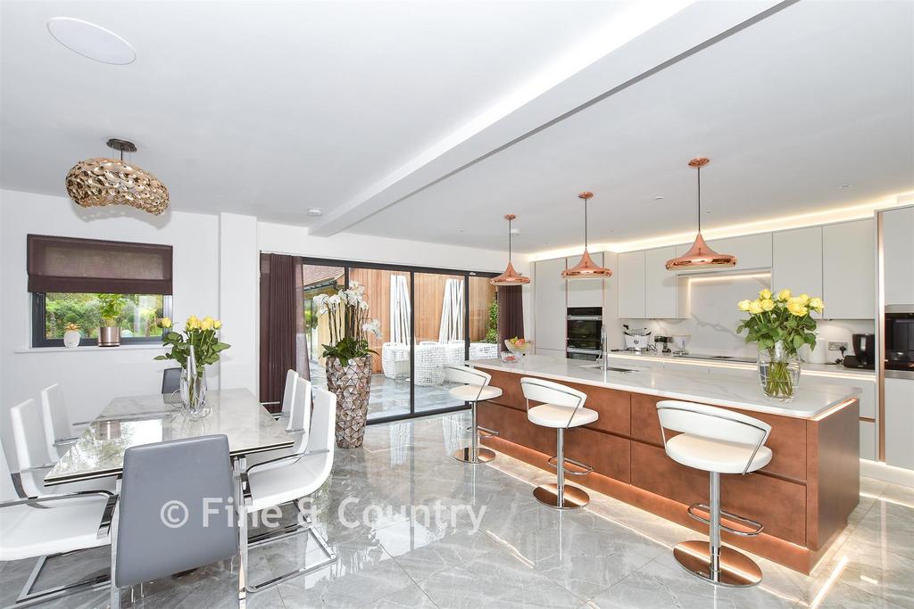 Kitchen/Dining Area