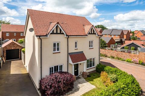 4 bedroom detached house to rent, Oxlip Road, Stansted, Essex, CM24