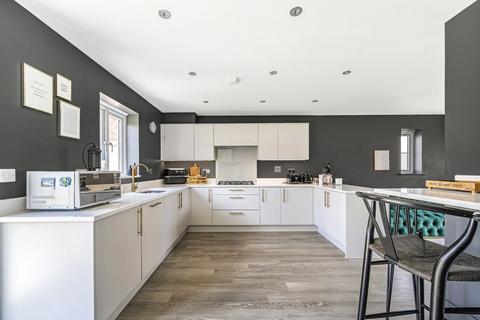 4 bedroom detached house to rent, Oxlip Road, Stansted, Essex, CM24