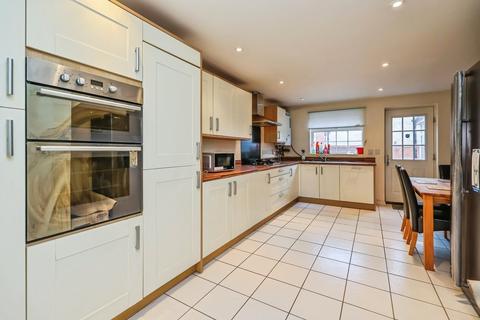 5 bedroom detached house for sale, Hawthorne Avenue, Nottingham NG15
