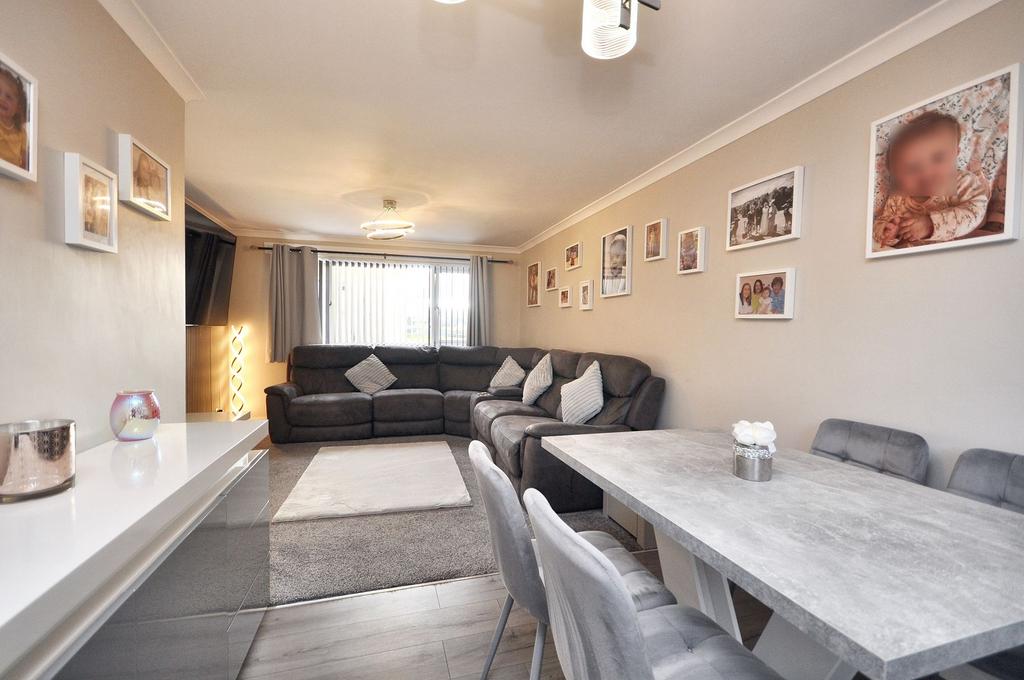 Lounge/ Dining Area