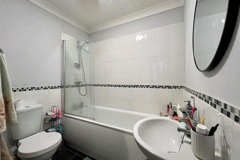 2 bedroom apartment to rent, Nettlecombe Avenue, Craneswater Park, Southsea