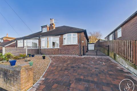 2 bedroom semi-detached bungalow for sale, Lulworth Avenue, Leeds