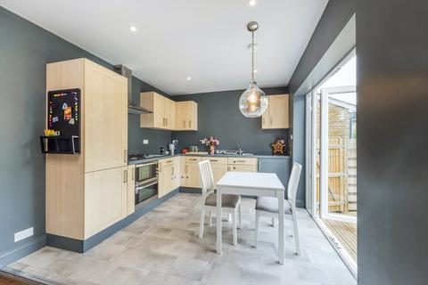 3 bedroom house to rent, Hawkesbury Road, London SW15