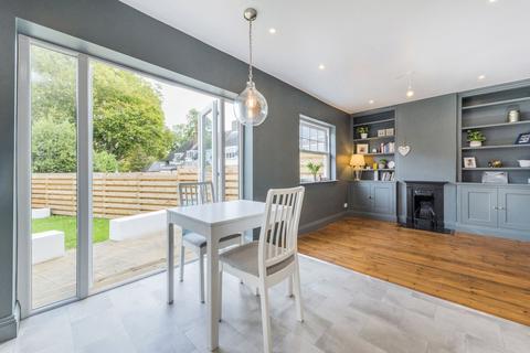 3 bedroom house to rent, Hawkesbury Road, London SW15