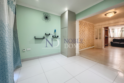 5 bedroom semi-detached house to rent, Edward Way, Ashford, TW15