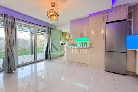 5 bedroom semi-detached house to rent, Edward Way, Ashford, TW15
