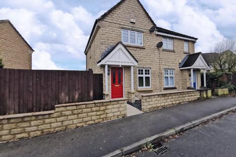 2 bedroom semi-detached house to rent, Quail Avenue, Bradford, BD6