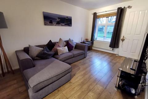 2 bedroom semi-detached house to rent, Quail Avenue, Bradford, BD6
