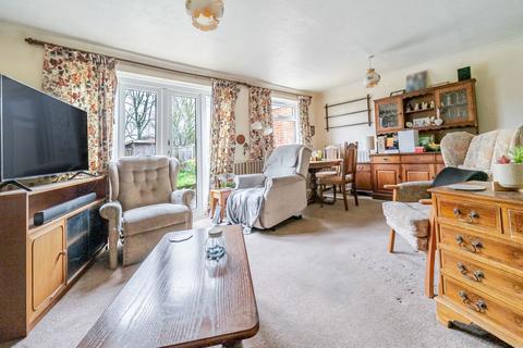3 bedroom semi-detached house for sale, Britten Road, Basingstoke. RG22 4HR