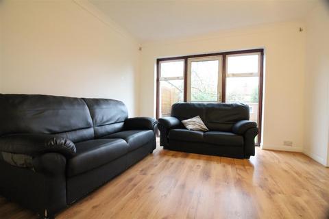 undefined, Great West Road, Isleworth