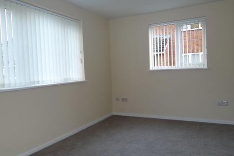 2 bedroom flat to rent, Flamborough Close Woodston PE2 9LP