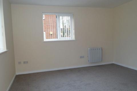 2 bedroom flat to rent, Flamborough Close Woodston PE2 9LP