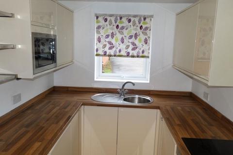 2 bedroom flat to rent, Flamborough Close Woodston PE2 9LP