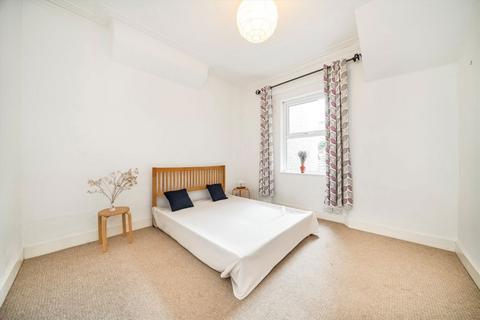 2 bedroom flat for sale, Heyworth Road, London E5