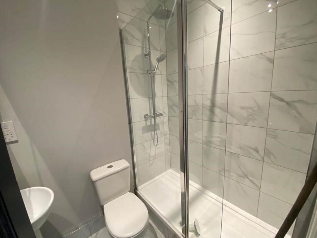 Room 2 Off-Suite