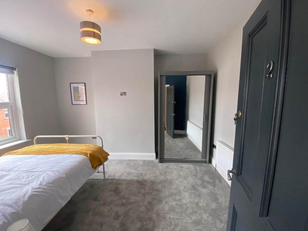 Room 2 (2)
