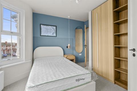 1 bedroom in a house share to rent, 57 Kitchener Road, High Wycombe HP11