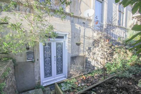 *Central Location*Close to Sea Front*Large Courtyard Garden*Two Bedrooms*