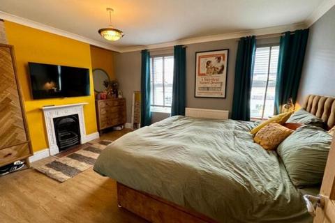 3 bedroom terraced house for sale, Kent Road, Old Town, Swindon, SN1