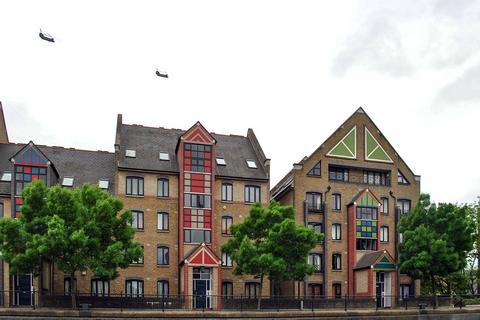 3 bedroom apartment to rent, Discovery Walk, Wapping, London, E1W