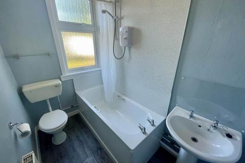 2 bedroom flat to rent, Byron Crescent, Dundee,