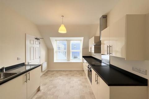 2 bedroom maisonette to rent, East Street, Newquay TR7