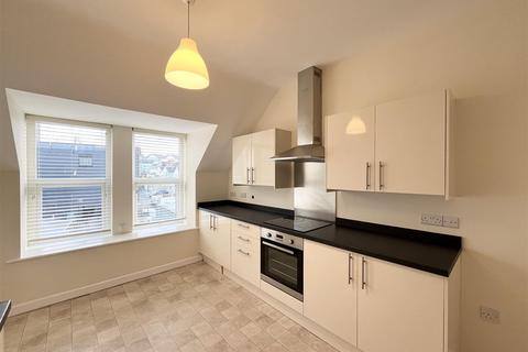 2 bedroom maisonette to rent, East Street, Newquay TR7