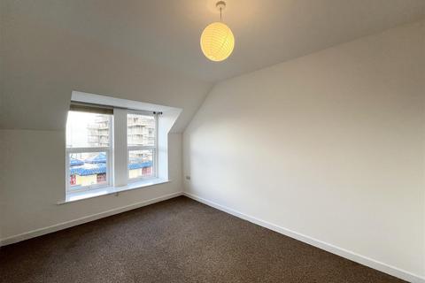2 bedroom maisonette to rent, East Street, Newquay TR7