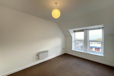 2 bedroom maisonette to rent, East Street, Newquay TR7