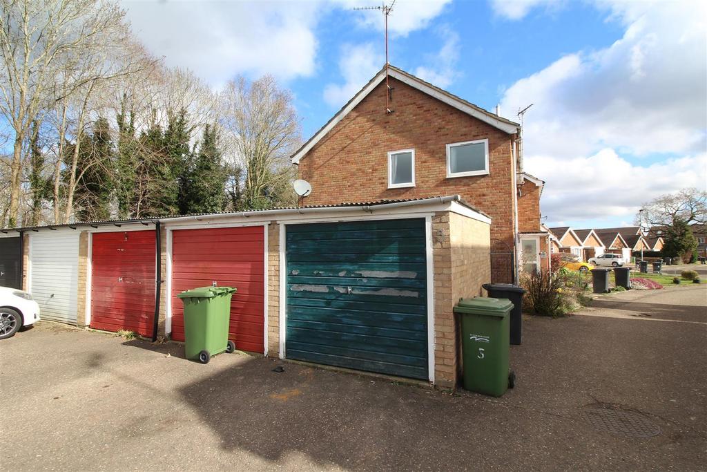 Garage .JPG