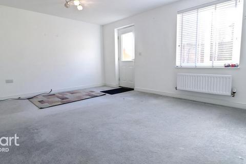 2 bedroom semi-detached house to rent, Christabel Close, Swanscombe