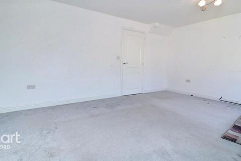 2 bedroom semi-detached house to rent, Christabel Close, Swanscombe