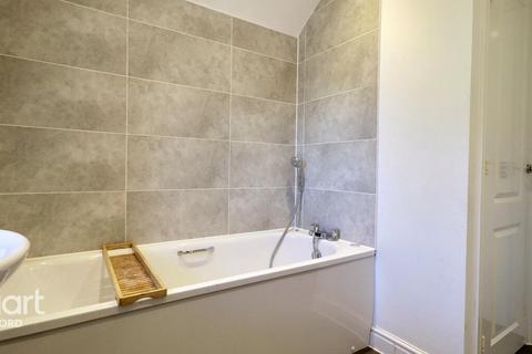 2 bedroom semi-detached house to rent, Christabel Close, Swanscombe