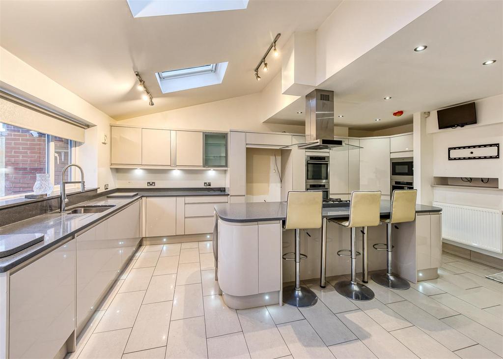 1 Manor Road-Kitchen.jpg