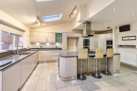 3 bedroom semi-detached house to rent, 1 Manor Road, Penn, Wolverhampton