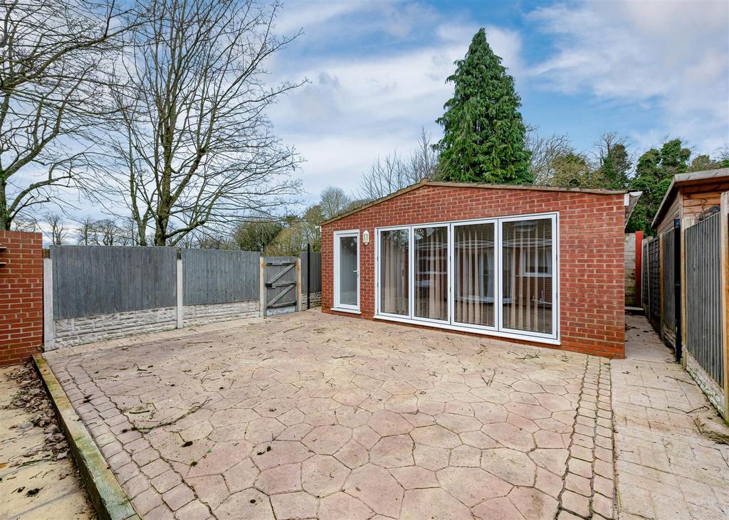 1 Manor Road-Garden (2).jpg