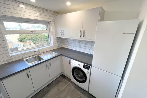 2 bedroom flat to rent, De Freville Road, Great Shelford, Cambridge