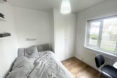 undefined, Stanhope Drive (ROOM 3), W Yorkshire LS18